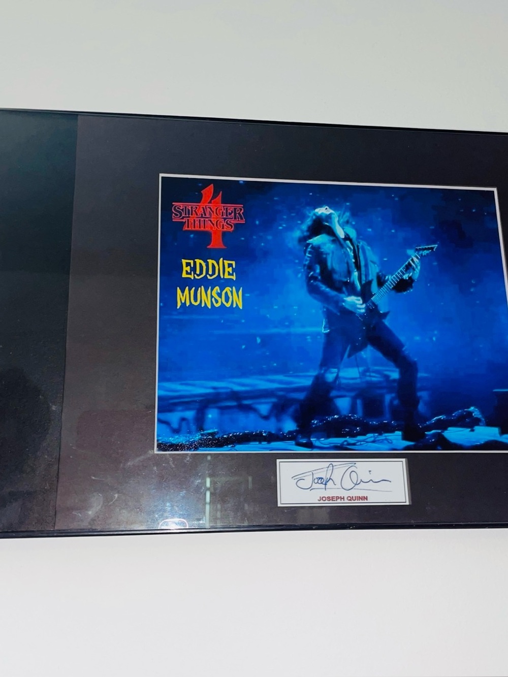 Signed memorabilia-Joseph Quinn-As Eddie Munson-Strsnger Tings 4-signed-framed